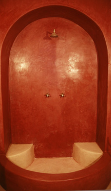 Salle de bain rouge